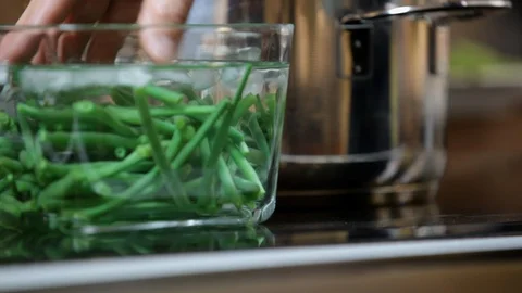 Cooking green beans. Stock-Footage 106078124