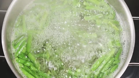 Cooking green beans in a pot with boiling water. Stock Footage 153460158