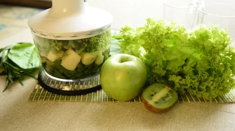 Cooking of green smoothie Stock-Footage 63341397