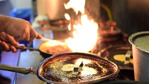 Cooking on grill in restaurant Video stock 95620083