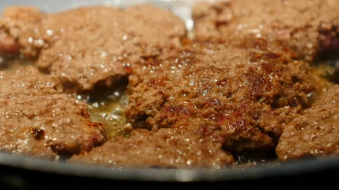 Cooking ground beef patty 2 Stock-Footage 114073197