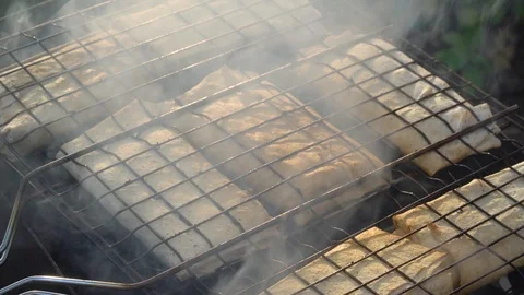 Cooking healthy doner flatbread wraps on a grill with smoke. 库存影片 109337027