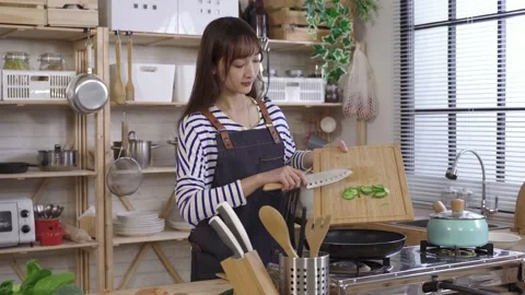 Cooking at home during virus lockdow Video stock 140592416