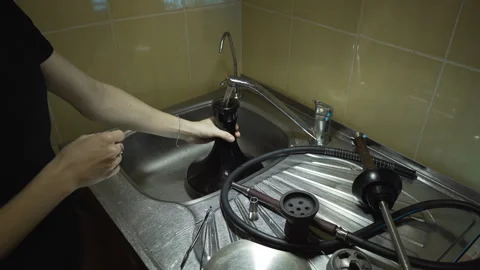 Cooking hookah. Step by step. A hookah man collects a hookah piece by piece. Stock-Footage 255817908