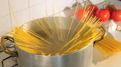 Cooking italian spaghetti Video stock 44134989