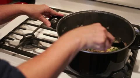 Cooking on kitchen stove. Video stock 8928435