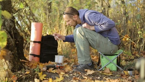 Cooking by the lake 動画素材 97106984