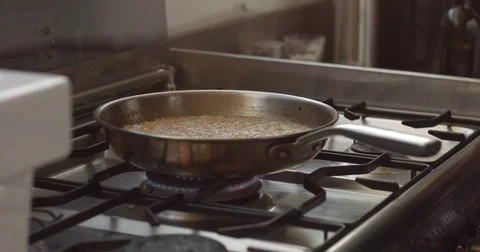 Cooking leeks and parmesan risotto video Video stock 80303832