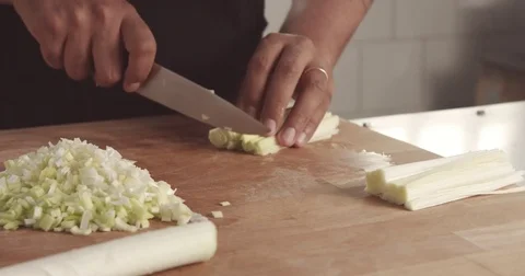 Cooking leeks and parmesan risotto video Video stock 80305976