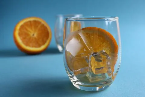 Cooking lemonade with orange. step-by-step instructions. Step 1 pour into a g Stock Photos