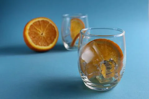 Cooking lemonade with orange. step-by-step instructions. Step 1 pour into a g Stock Photos