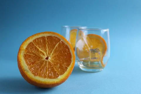 Cooking lemonade with orange. step-by-step instructions. Step 1 pour into a g Stock Photos