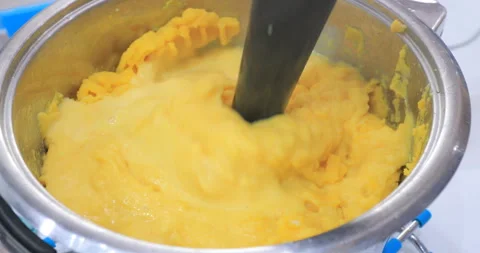 Cooking mashed potatoes Vídeo Stock 145868193