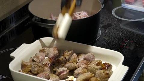 Cooking meat Stockbeeldmateriaal 318105977