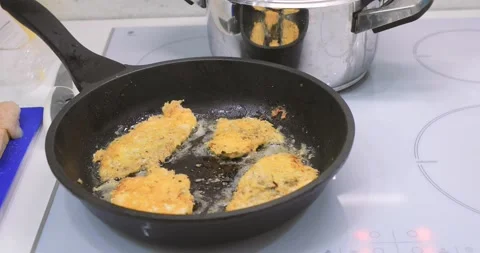 Cooking meat for a frying pan Video stock 144571017