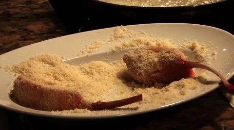 Cooking meat in a pan Video stock 51932545