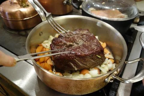 Cooking meat Stock-Fotos