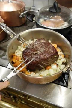Cooking meat Stock-Fotos