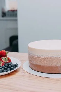 Cooking mousse cake at a cooking class. Cooking at home, home-made food. Foto stock