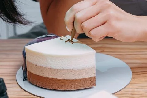 Cooking mousse cake at a cooking class. Cooking at home, home-made food. Foto stock