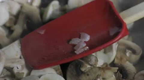 Cooking mushrooms 스톡 동영상 18173973