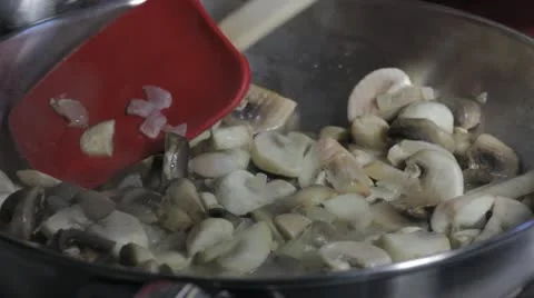 Cooking mushrooms 스톡 동영상 18174325