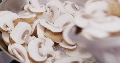 Cooking mushrooms Video stock 171762621