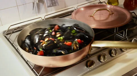 Cooking mussels Stock Footage 31131420