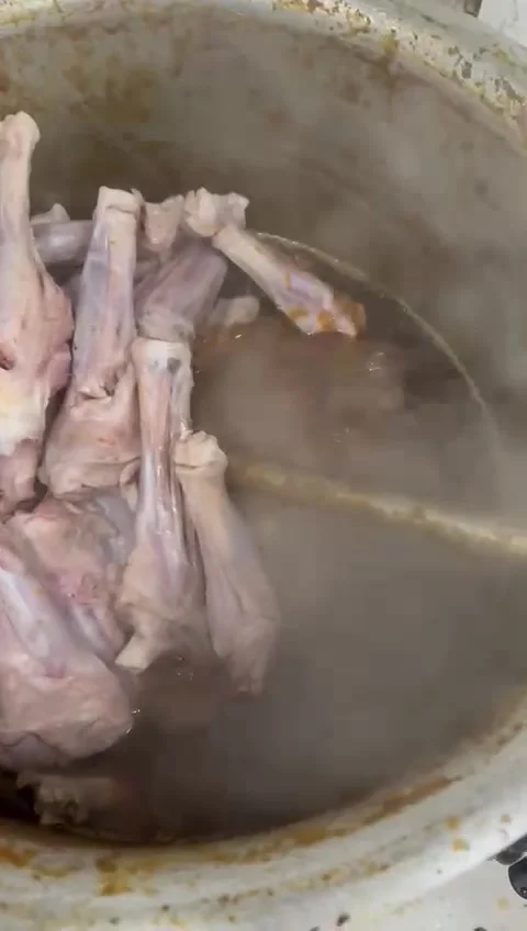 COOKING MUTTON LEG PAYA NIHARI  Stock-Footage 246485036