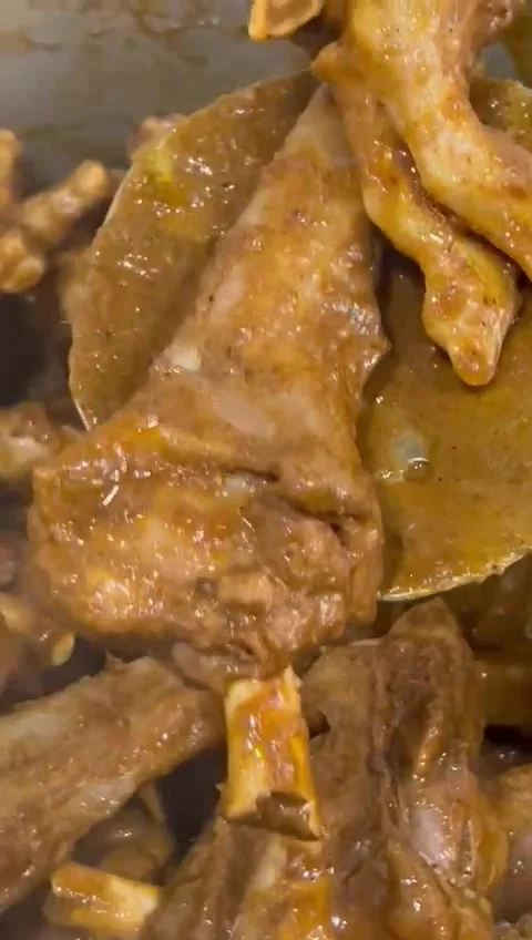 COOKING MUTTON LEG PAYA NIHARI  Stock-Footage 246485104