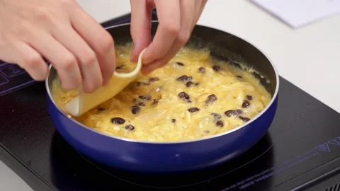 Cooking omelet with cheese Video stock 146079309
