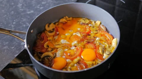 Cooking an Omlette 스톡 동영상 40337914