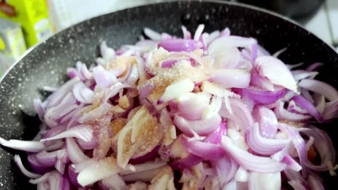 Cooking Onions on Induction 스톡 동영상 333609049