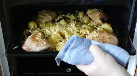 Cooking in the Oven 3 Vídeos de archivo 47439990