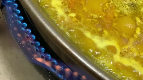 Cooking paella 動画素材 202608902