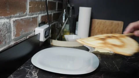 Cooking pancakes for Breakfast in the kitchen Vídeo Stock 143972283