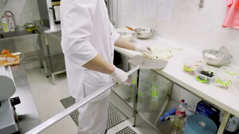 Cooking pizza close up Video stock 151002836