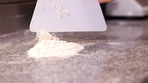 Cooking pizza in the oven Video stock 112755270