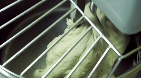 Cooking a pizza. Special machine kneading dough for pizza. Close-up shot. HD 库存影片 68895484