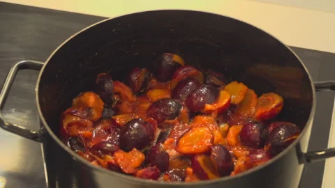 Cooking plum jam Video stock 145685074