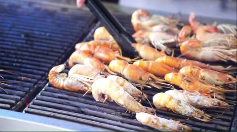 Cooking prawns on the grills Video stock 49367611