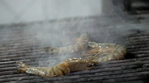 Cooking Prawns on a Hot Grill Video stock 131366558