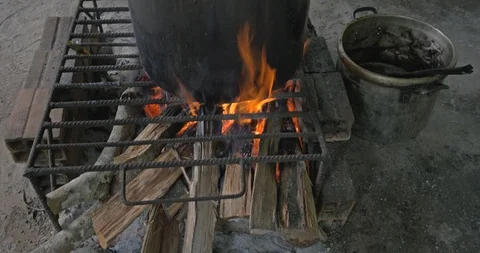 Cooking the psychedelic brew ayahuasca in Peru, 4k Stock Footage 121669359