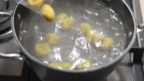 Cooking pumpkin gnocchi in a boiling pot 動画素材 146875666
