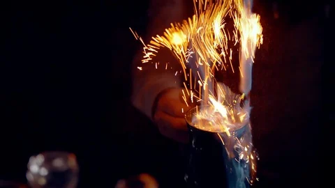 Cooking punch or grog. Adding cinnamon gives a bright flash of fire. Video stock 124286256