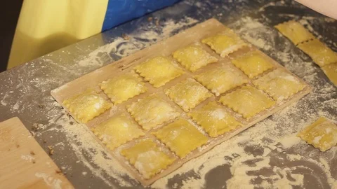 Cooking ravioli by hand 動画素材 86852622