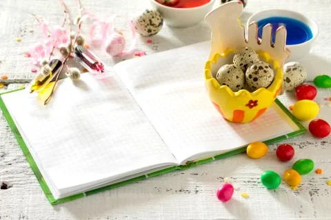 Cooking recipe background for Easter celebration: quail eggs are, candy. Foto stock