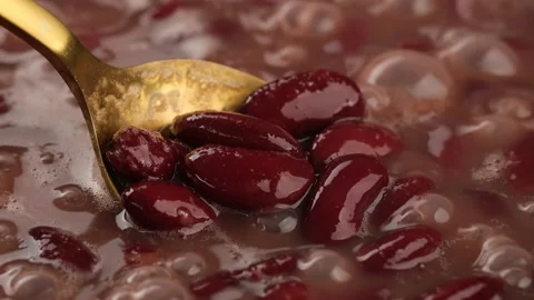Cooking red kidney beans close up. Chef stir beans with spoon Stock-Footage 208705642