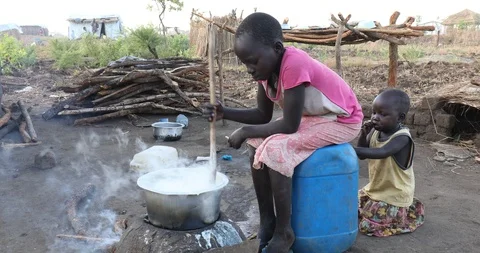 Cooking in a Refugee Settlement Видео 93914638