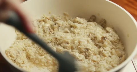 Cooking Rice A Detailed StepbyStep Process to Perfectly Boil Water for Rice Vídeo Stock 329519687